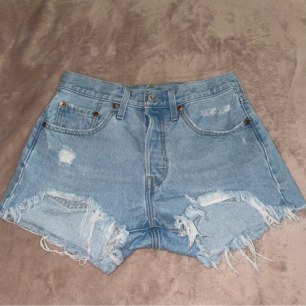 Levi’s 501 ripped short W27